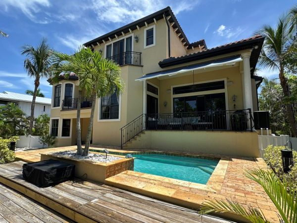 Luxury Four Bedroom Vacation Rental on Longboat Key Sleeps 8